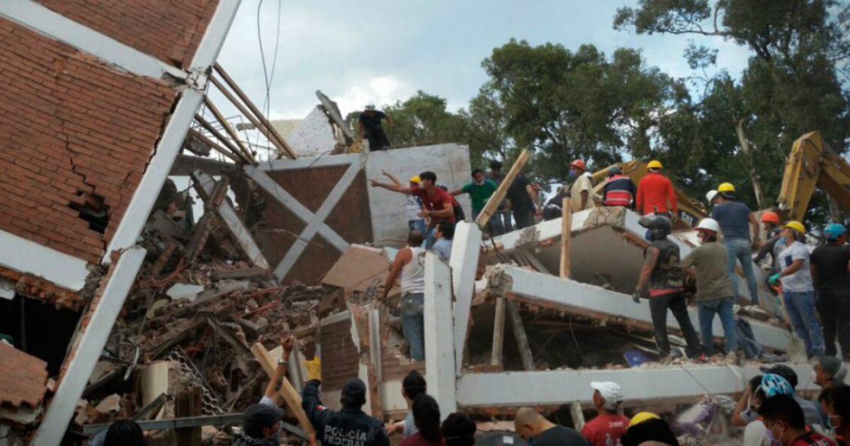 'Topos', buscando sobrevivientes entre los escombros © Conacyt Mexico / Twitter