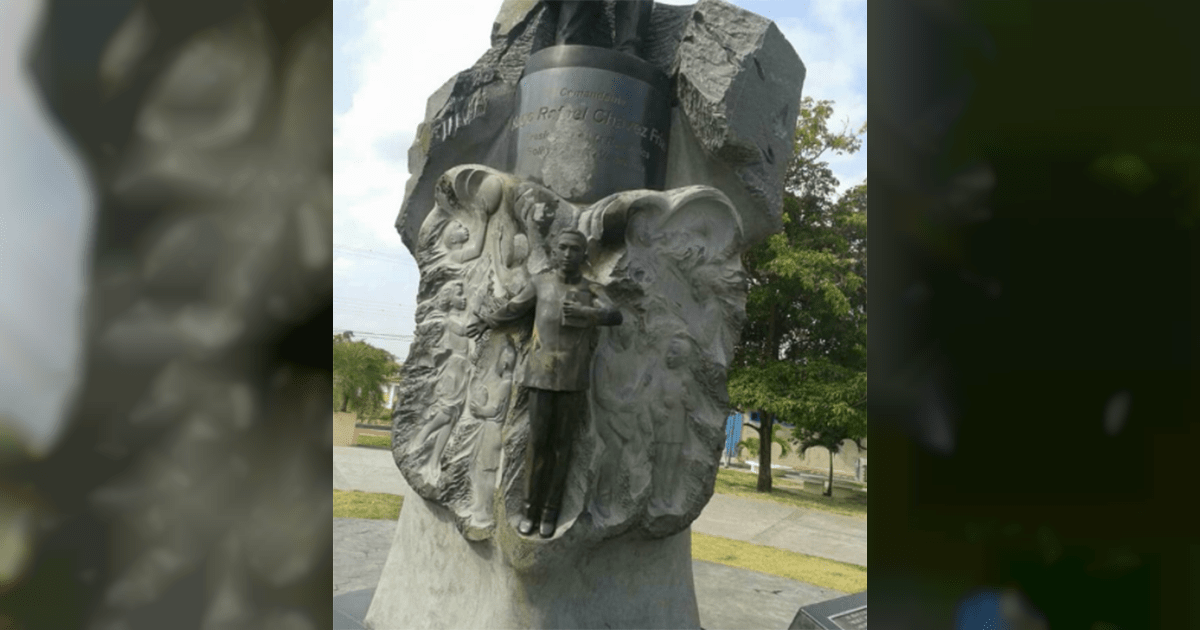 Estatua vandalizada de Chávez © Twitter / @chelmer