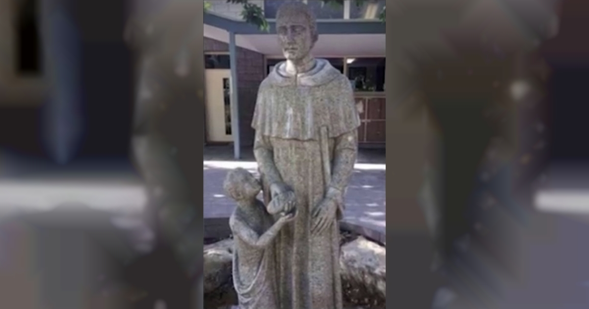 Estatua de San Martín de Porres, censurada en Australia © 7News Adelaide / YouTube