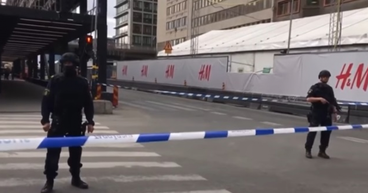 Policías suecos en pleno operativo anti terrorista © Youtube / RT Actualidad