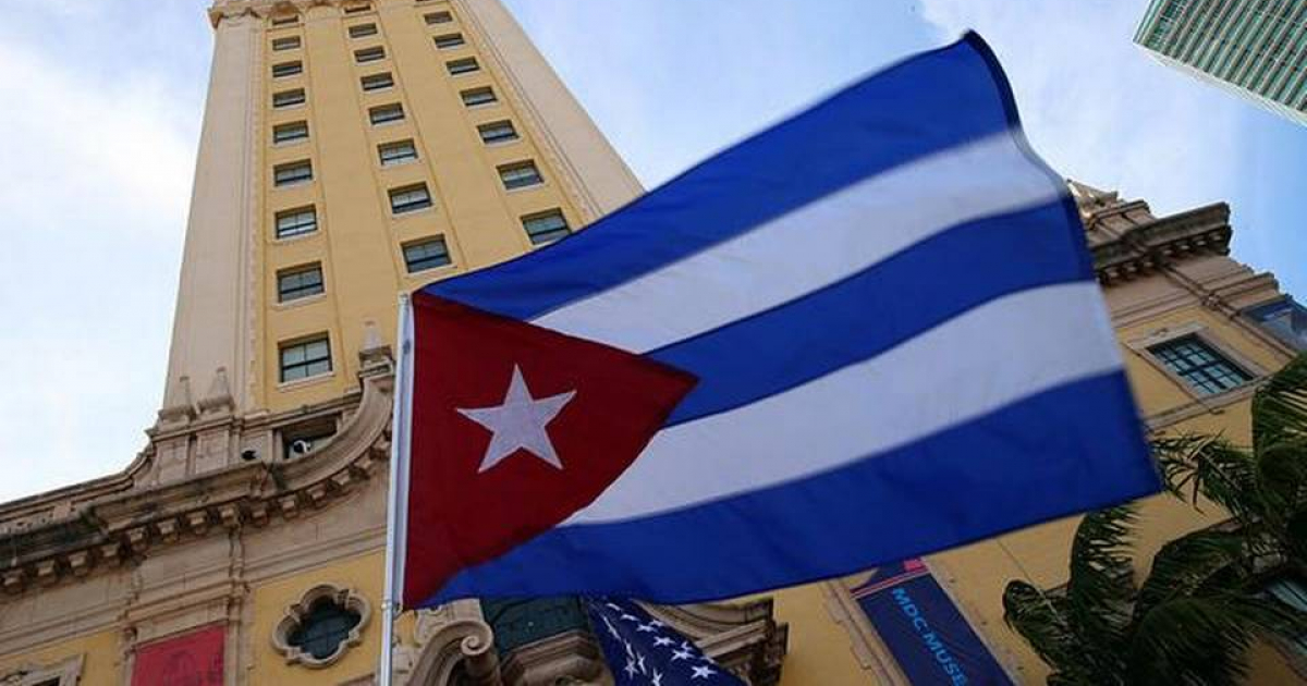 Bandera cubana en territorio estadounidense © Cubanet