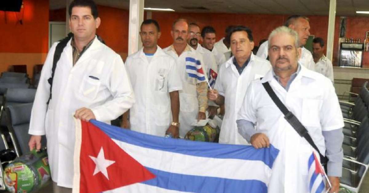 Médicos cubanos viajan a Chile © Granma.cu