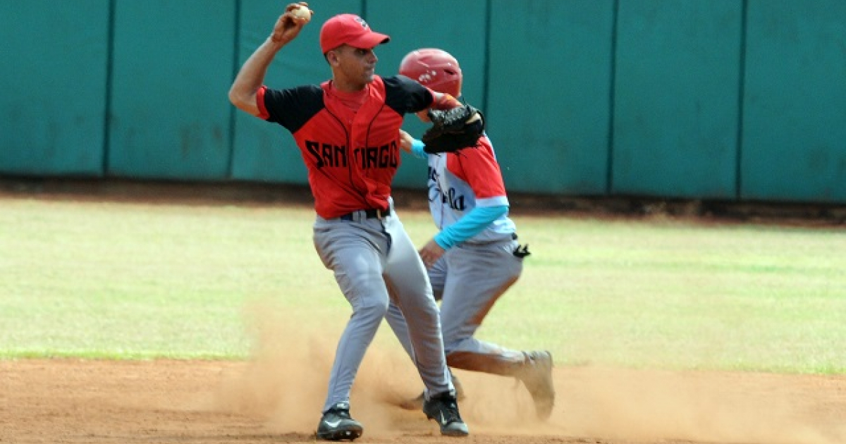  pelotero cubano, el santiaguero Fabricio Miniet © Sierra Maestra