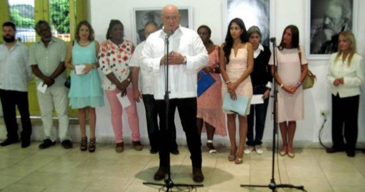 Alex Castro durante la inauguración de la exposición "Fidel, retrato íntimo" © Miguel Ángel Gaínza / Cubadebate