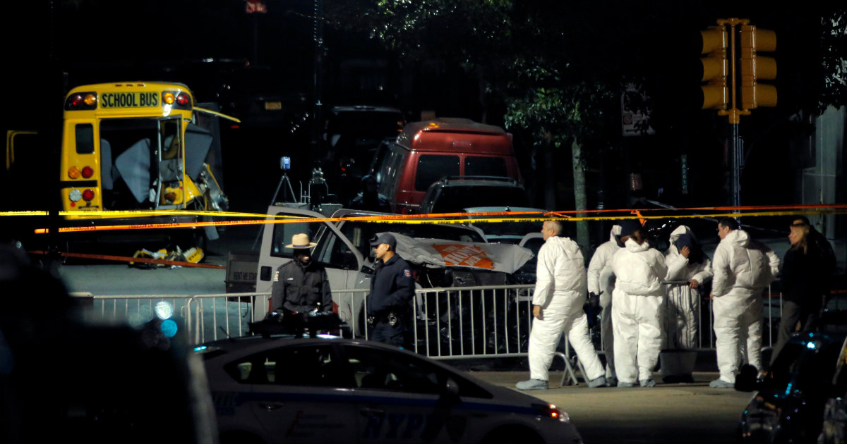 Autoridades policiales de Nueva York en el lugar de atentado © REUTERS / Andrew Kelly