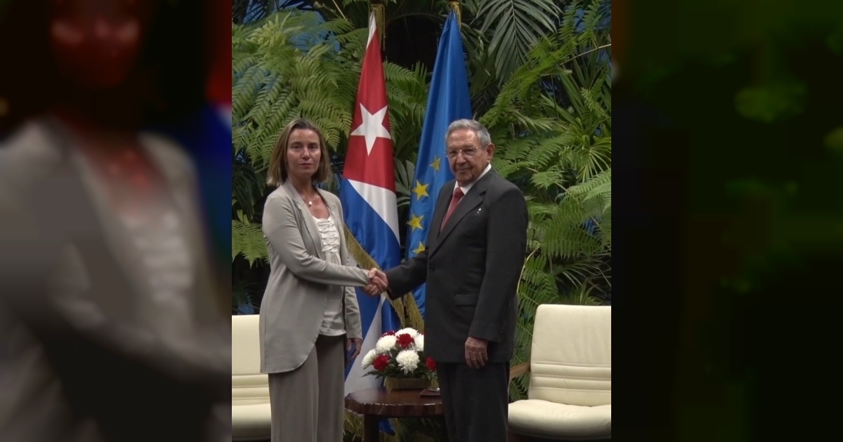 Federica-Mogherini-y-Raúl-Castro © Cancillería de Cuba/ Twitter
