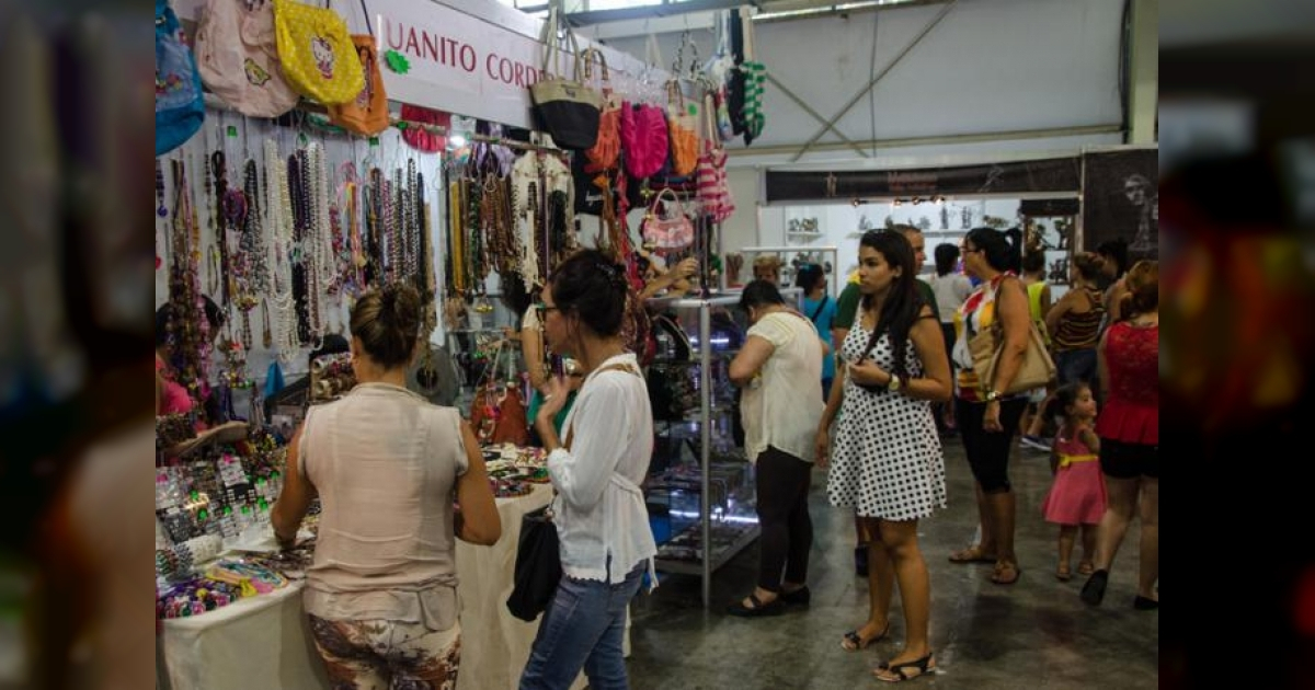 Feria-de-artesanía © Granma