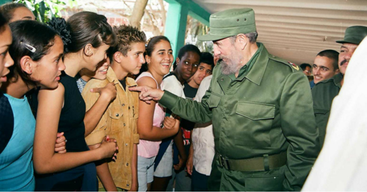 Fidel Castro, en un encuentro con jóvenes. © Juventud Rebelde.