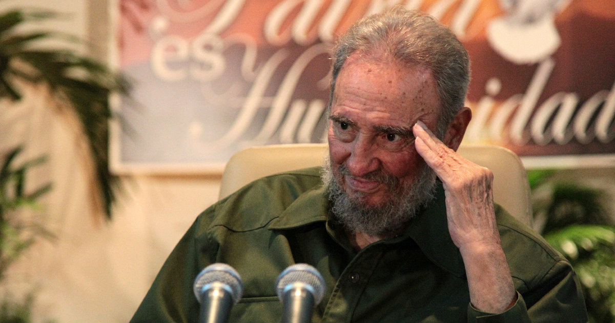 Fidel Castro saluda a la prensa en una imagen de archivo © Cubadebate / Silvio Rodríguez