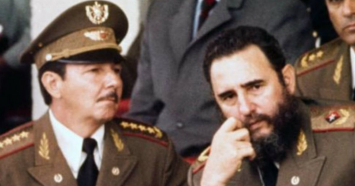 Fidel y Raúl Castro en una imagen de archivo © Cubanet