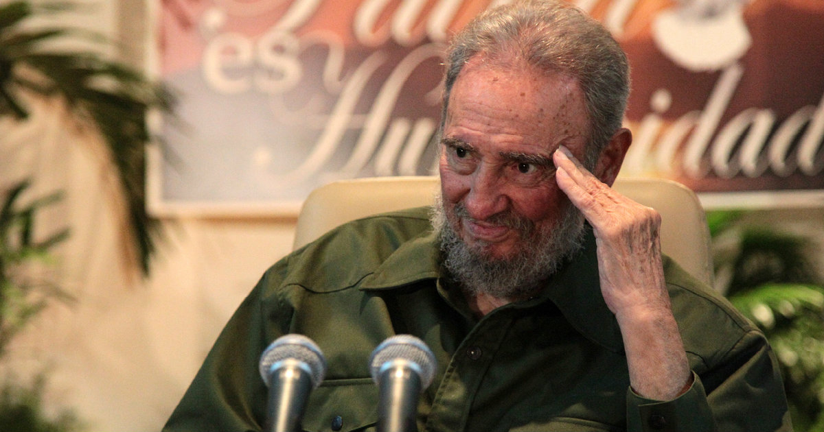 Fidel Castro saludando a los medios de comunicación © Cubadebate