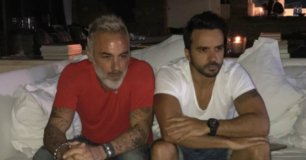 Luis Fonsi drcha) y Gianluca Vacchi (izda) juntos viendo el fútbol © Instagram / Luis Fonsi