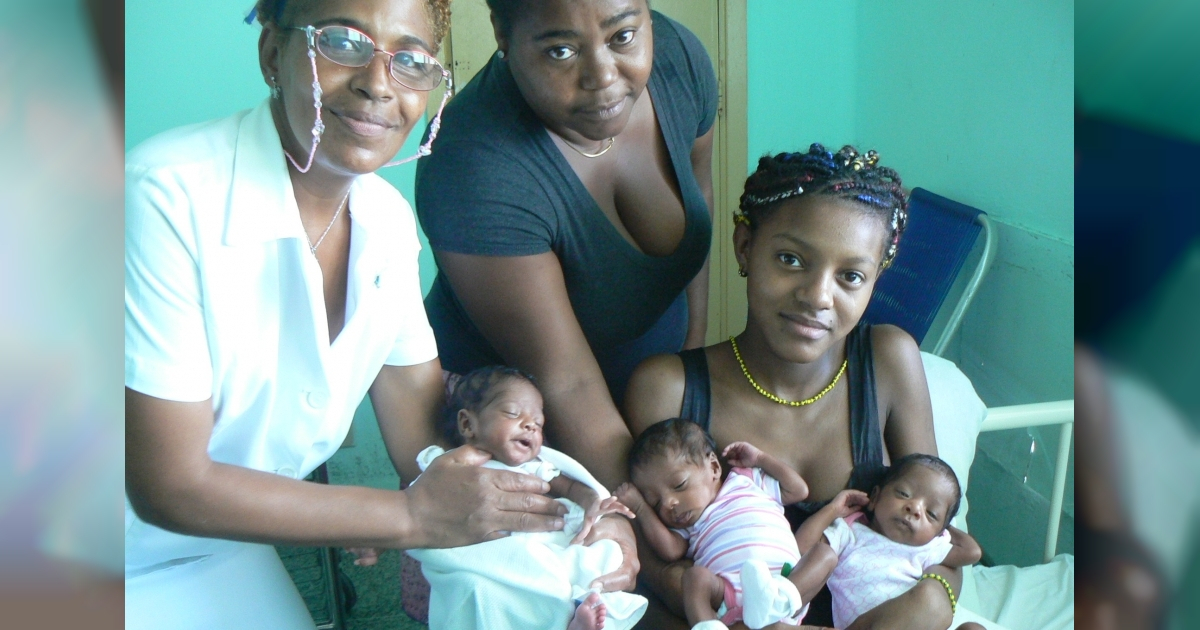 Liannys, una adolescente cubana, ha dado a luz a trillizas. © Trabajadores