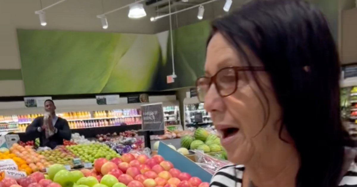 Madre cubana vive un momento emotivo en su primera visita a un supermercado estadounidense