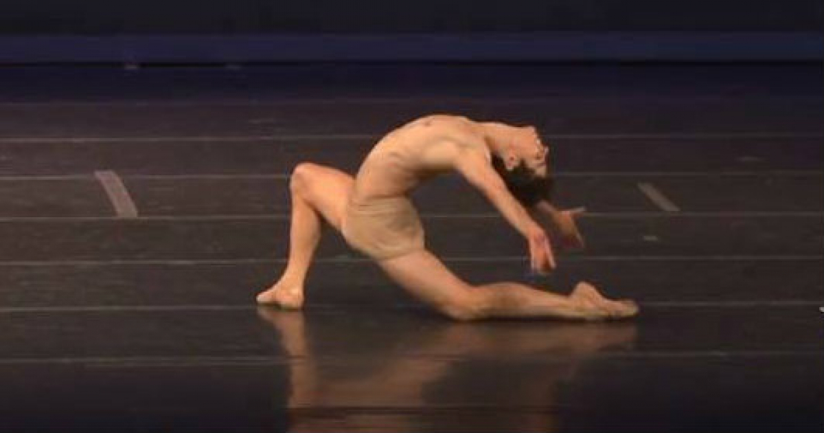 El bailarín cubano Fransua Llorente en plena actuación © Facebook / Embajada de Estados Unidos en Cuba