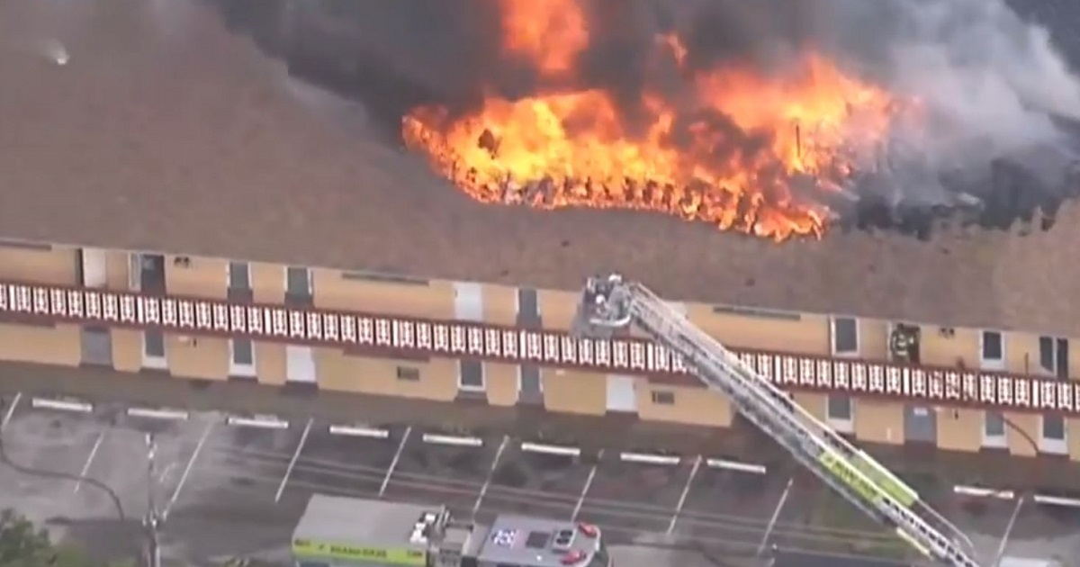 Incendio en edificio en Miami © 7News Screencapture