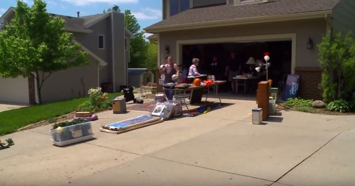 Garage Sale en EEUU © Youtube