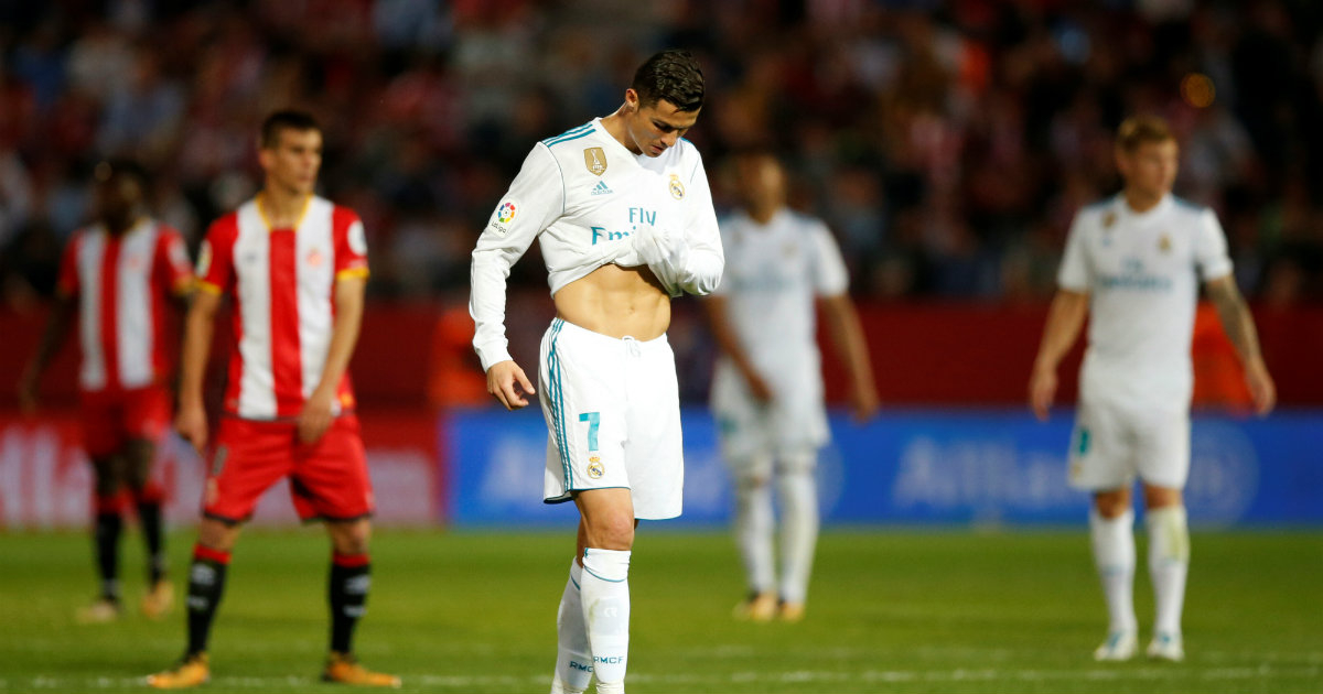 Cristiano Ronaldo cabizbajo tras la derrota ante el Girona © Reuters /Albert Gea