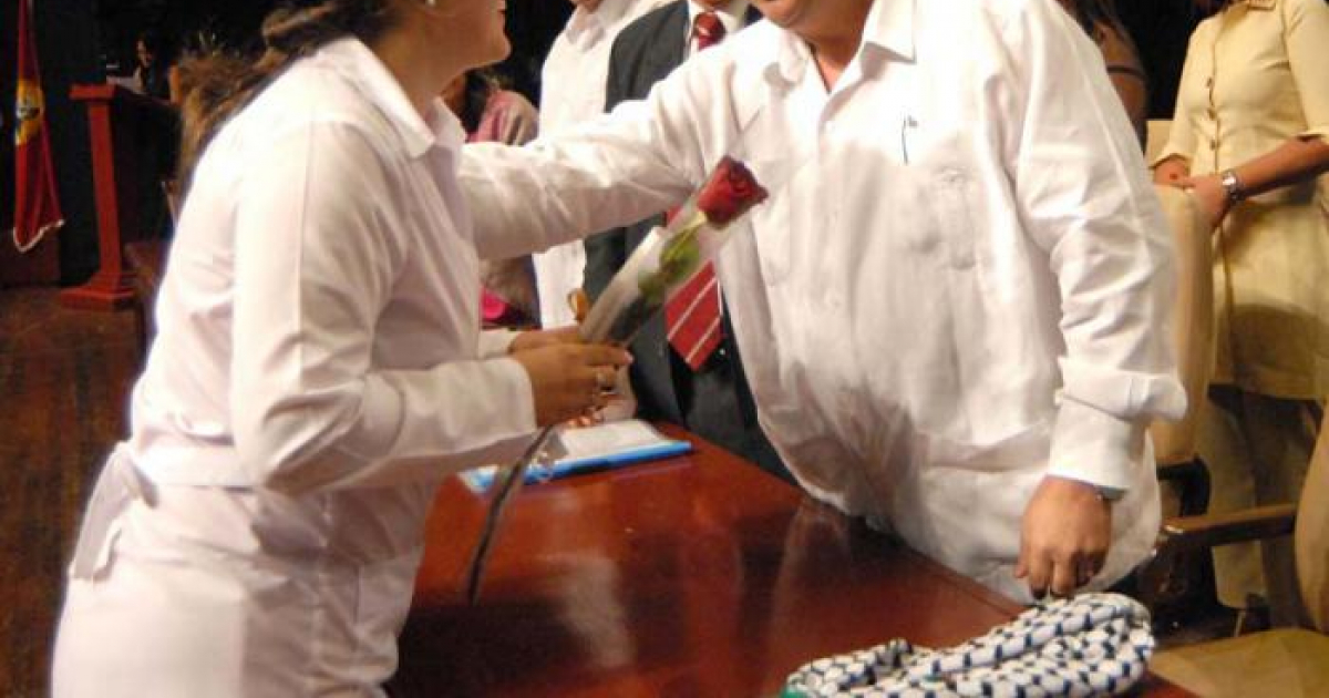 Graduación de la Universidad de Ciencias Médicas de La Habana © Se gradúan en La Habana más de 900 profesionales de la Salud 