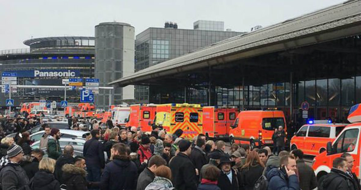 Pasajeros del aeropuerto de Hamburgo evacuados © Twitter / RT Actualidad