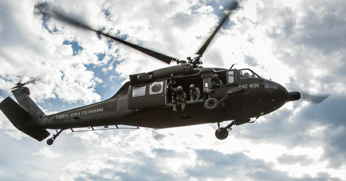 helicóptero militar colombiano © @FuerzaAereaCol