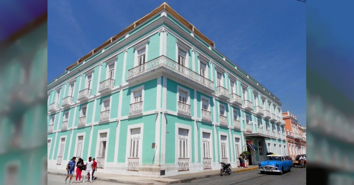 Hotel La Unión de Cienfuegos, donde comenzaron a cobrar la entrada a 2 CUC. © 5 de Septiembre