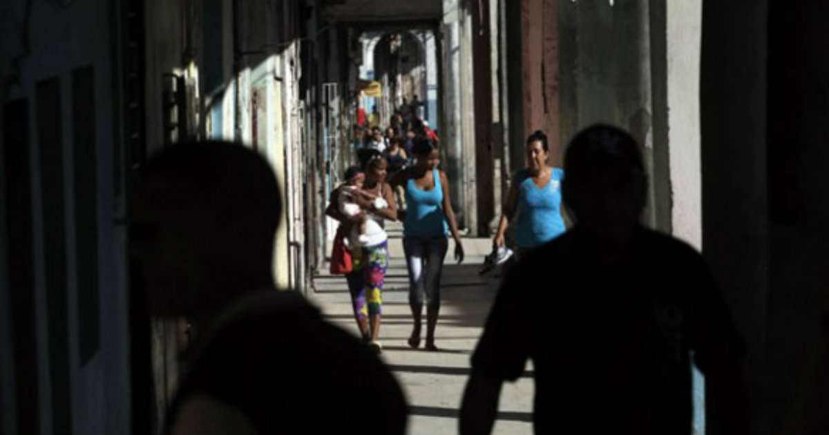 Impuestos a trabajadores estatales cubanos © IPS/Jorge Luis Baños