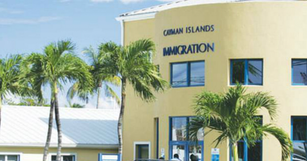 Departamento de Inmigración en Islas Caimán © Cuba en Miami
