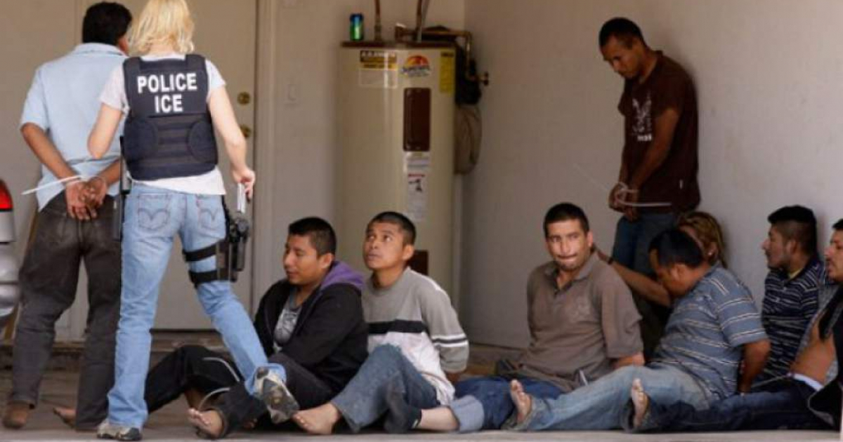Un grupo de inmigrantes detenidos durante una redada © El Heraldo
