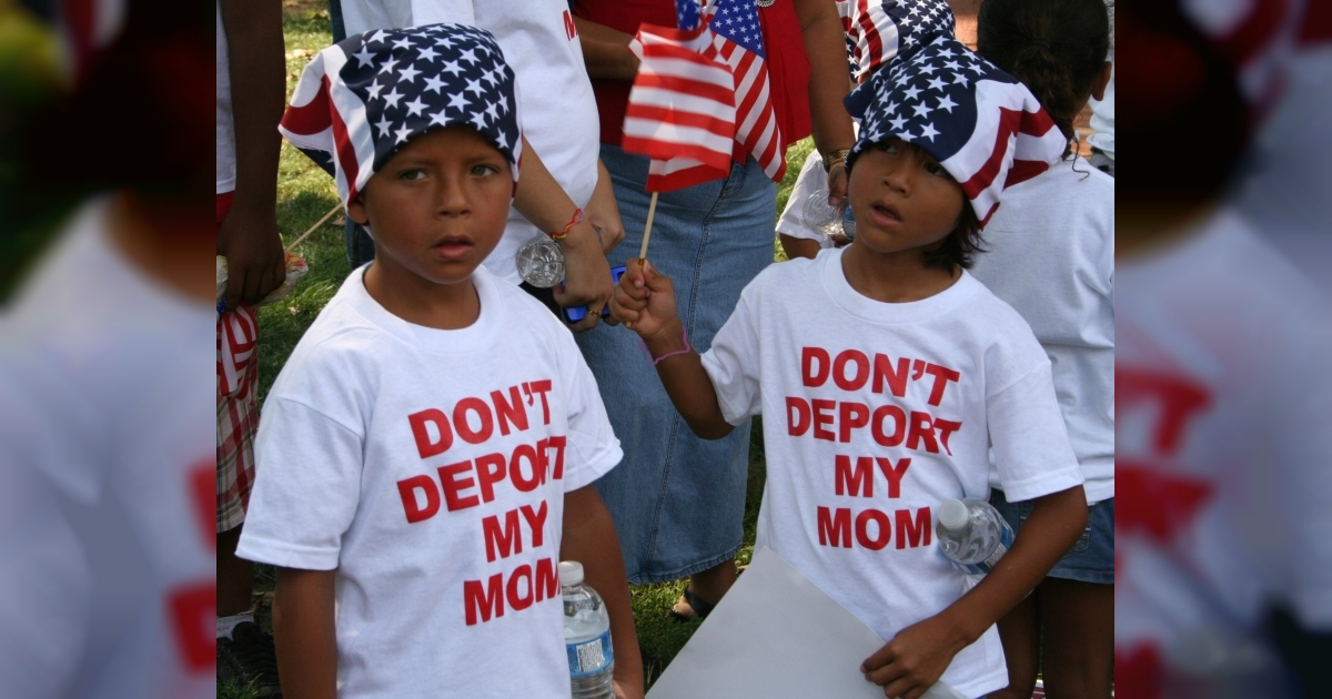 Niños, en una manifestación a favor de la no deportación de inmigrantes. © Cfpereda / Flickr Commons