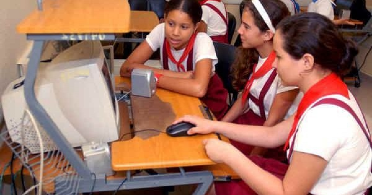Computación en Escuelas © Martí Noticias