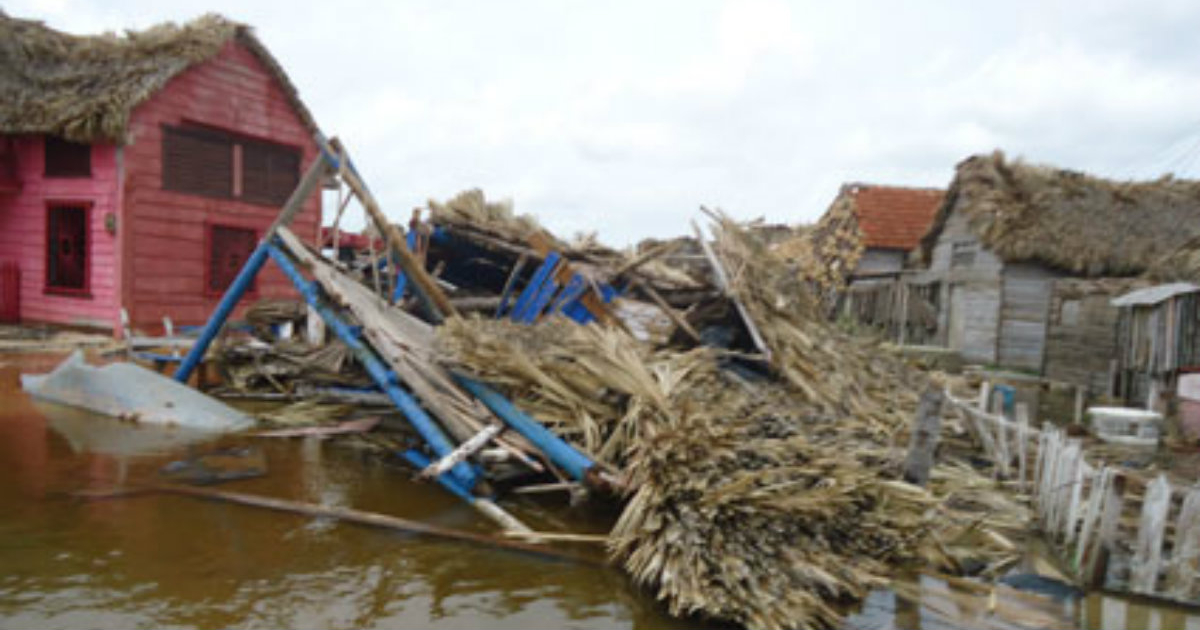 Vivienda destruida en la playa de Cunagua tras el paso de Irma por Cuba © Eric Yanes / Invasor