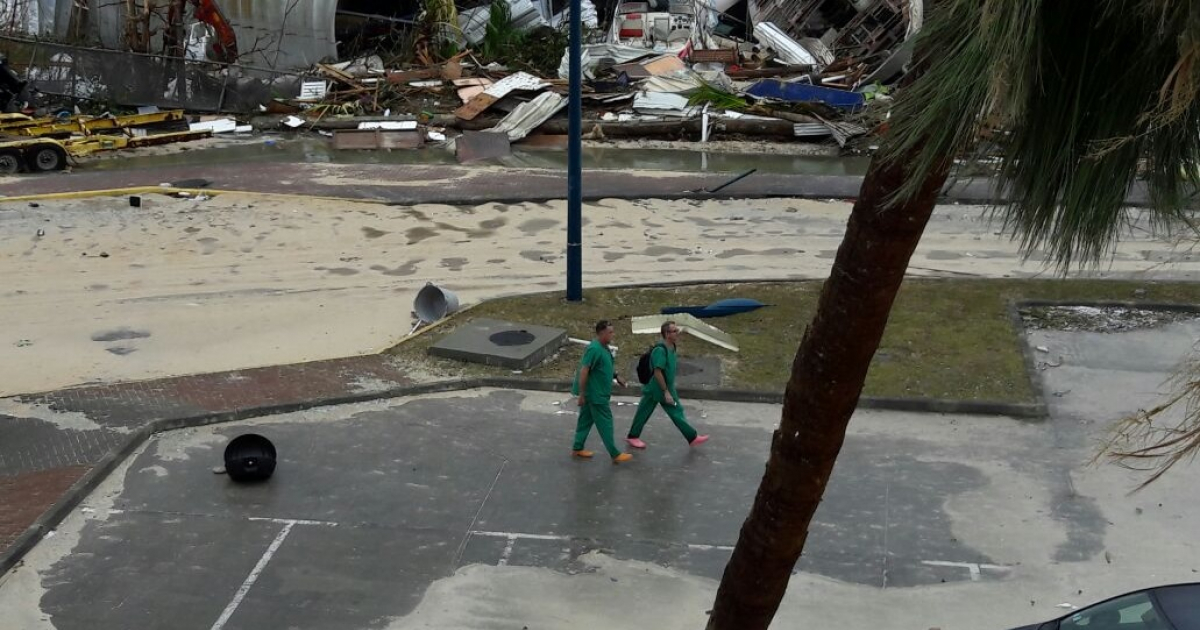 Equipos médicos en las devastadas calles de la isla de San Martín © Radio Caraïbes International 
