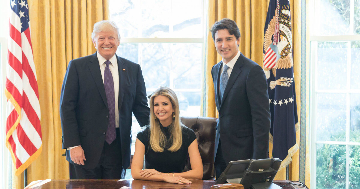 Donald Trump y Justin Trudeau rodean a Ivanka Trump en la Casa Blanca © Twitter / Ivanka Trump