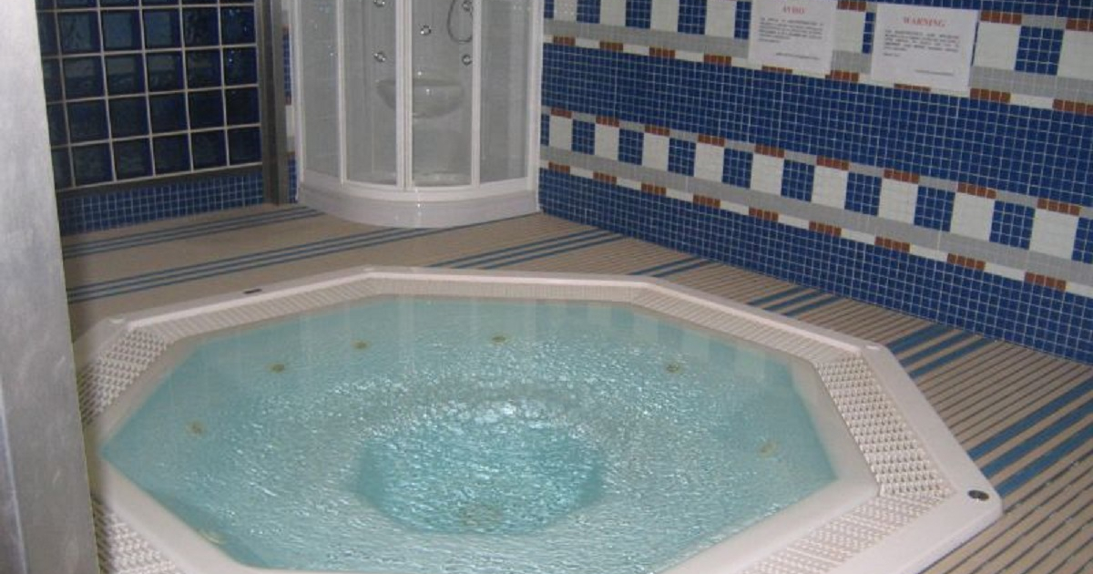 Bañera para hidromasaje © Wikimedia Commons