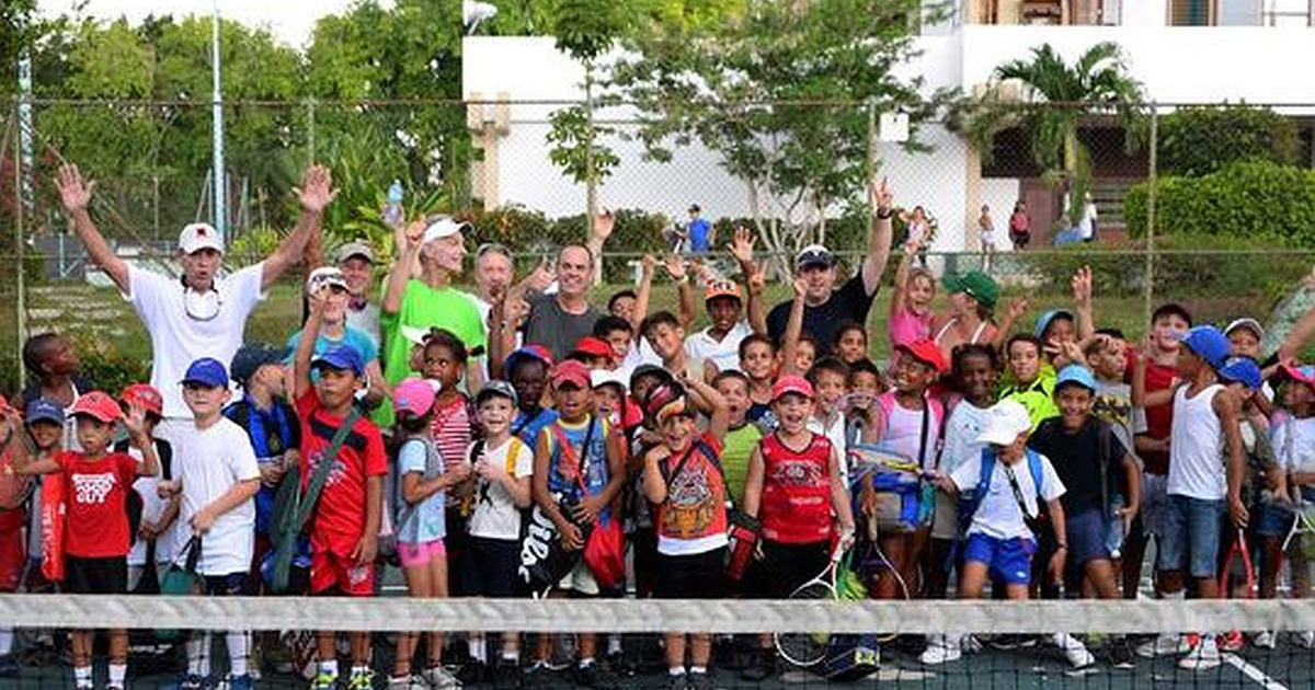 Leyenda del tenis mundial está en Cuba