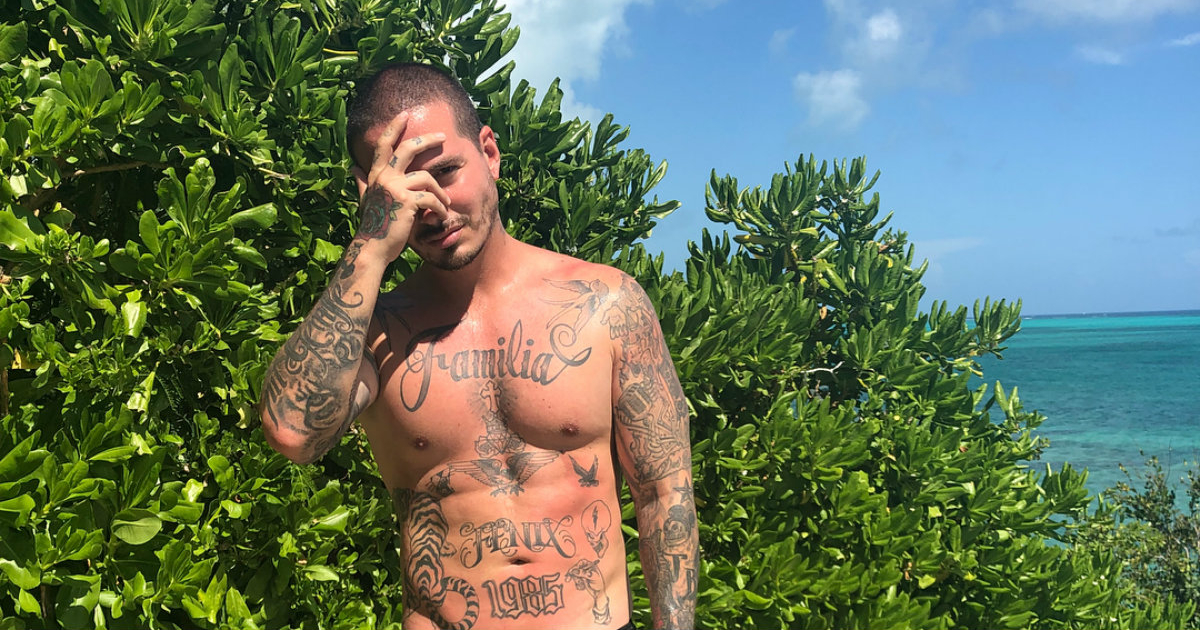 El cantante muestra todo sus tatuajes © Instagram/ J Balvin