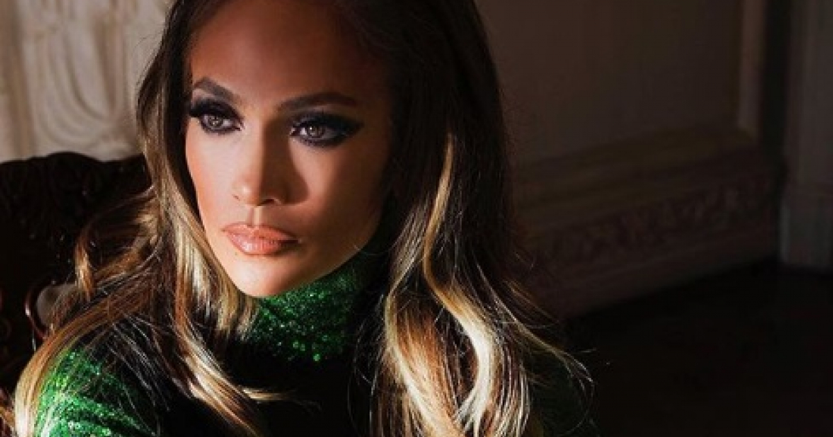 Jennifer Lopez posa con una mirada enigmática © Instagram / Jennifer Lopez