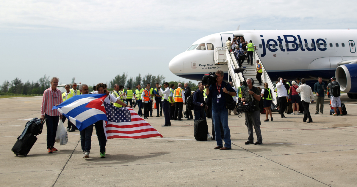 Avión de JetBlue en Cuba © REUTERS/Alexandre Meneghini/File Photo