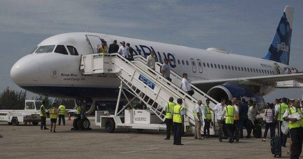 Aerolínea de Jetblue llegando a Santa Clara en un vuelo histórico © Cubadebate