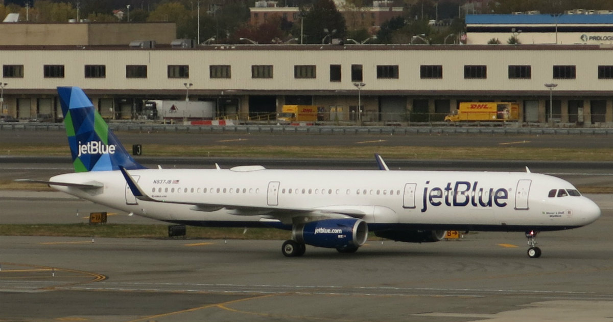 Avión de JetBlue a punto de despegar © Wikipedia