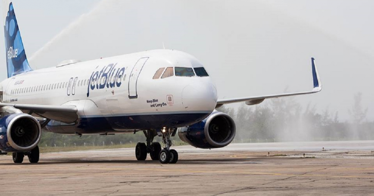 Exilio cubano en Miami denuncia discriminación a tripulantes cubanos © Jetblue