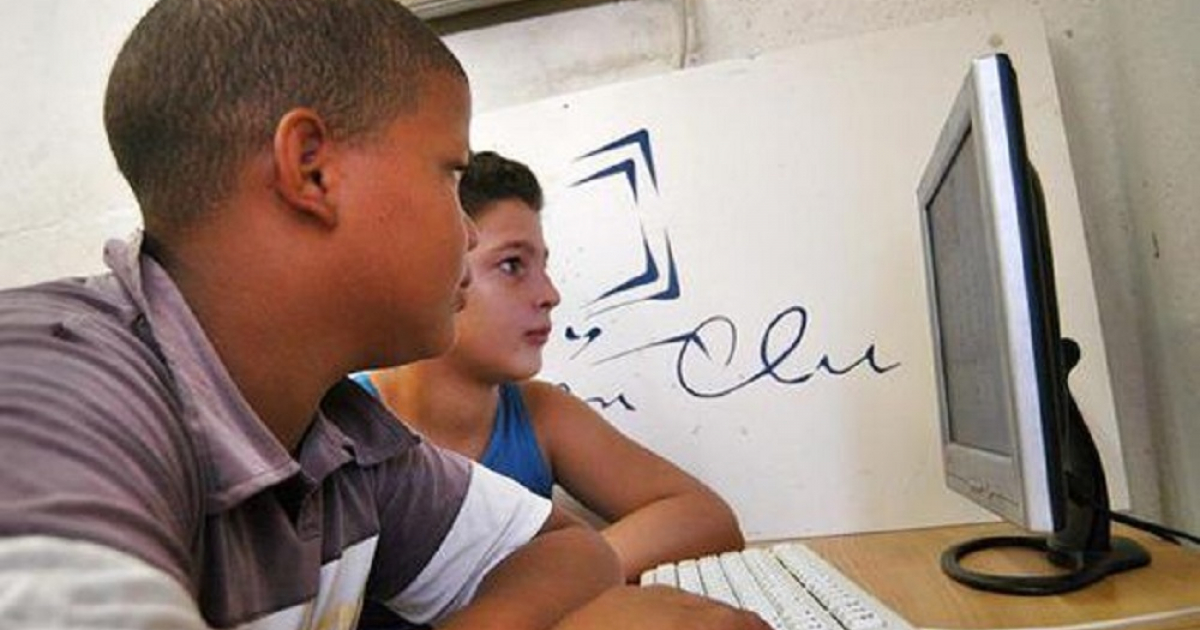 Niños, en un Joven Club de Computación. © Cubadebate