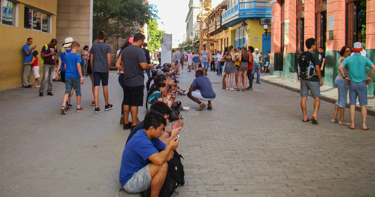 Jóvenes cubanos © CiberCuba