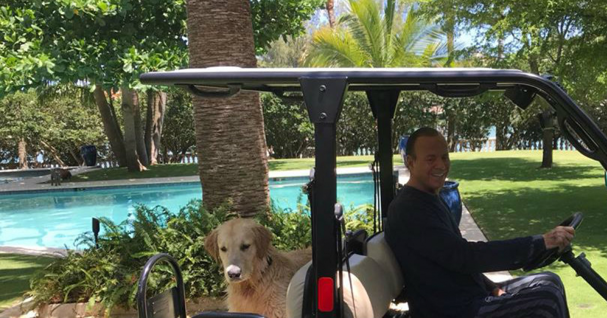 El artista Julio Iglesias en su casa de Miami © Facebook / Julio Iglesias