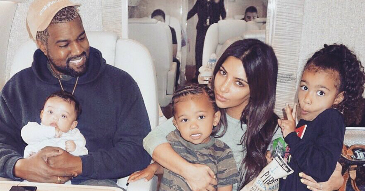 Kanye West y su esposa Kim Kardashian, junto a sus hijos. © Kanye West / Instagram