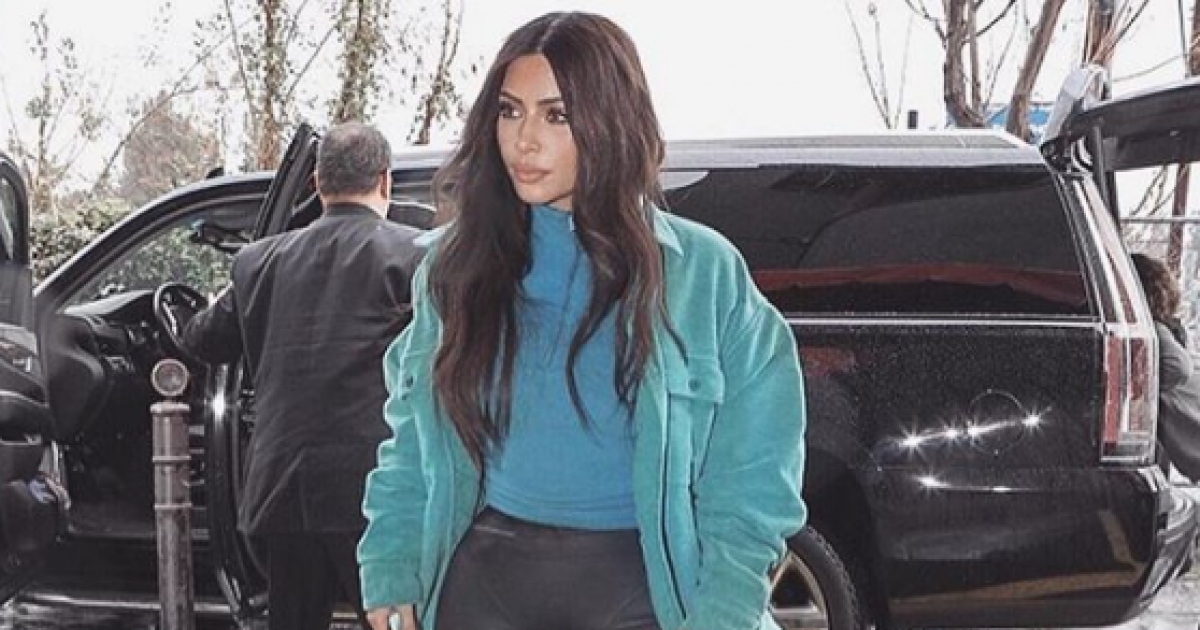 Kim Kardashian marca curvas © Kim Kardashian / @kimkardashian / Instagram