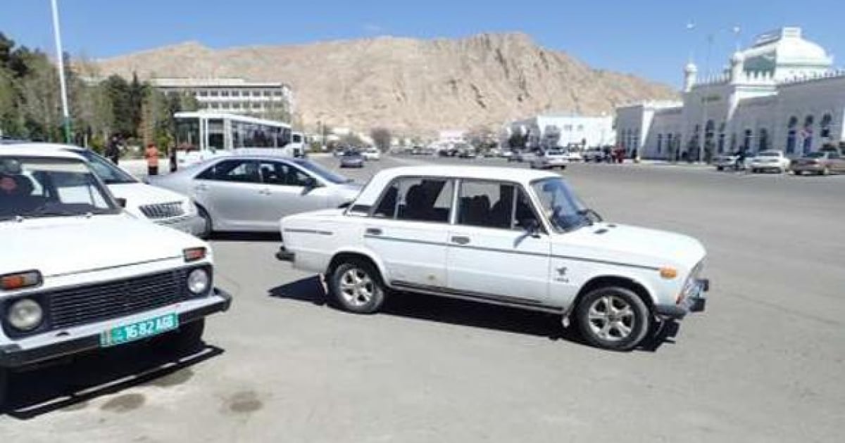 Autos en Turkmenistán © ABC