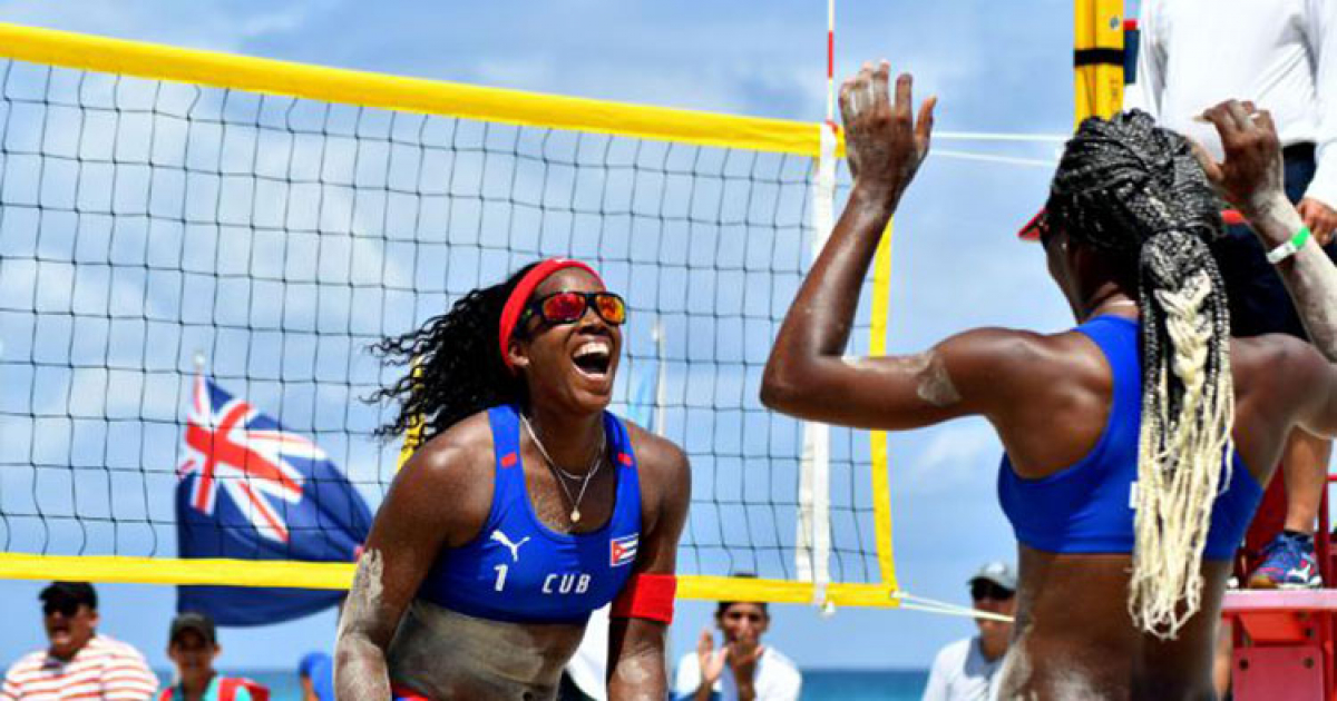 Leila Martínez y Maylin Delis © NORCECA