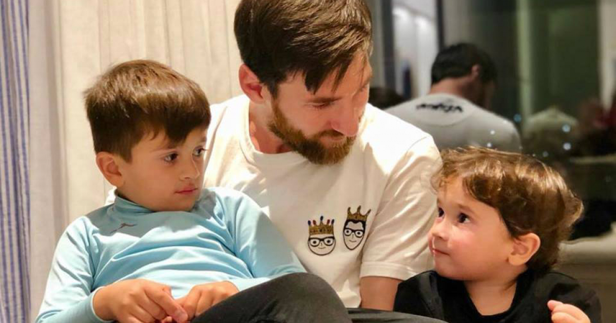 Leo Messi junto a sus hijos Thiago y Mateo. © Facebook / Leo Messi